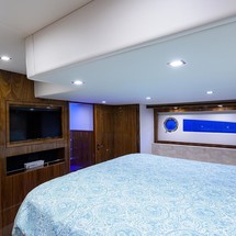 Riviera 5400 Sport Yacht