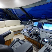 Riviera 5400 Sport Yacht