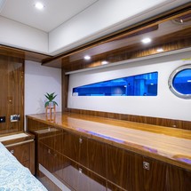 Riviera 5400 Sport Yacht