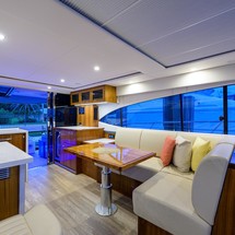 Riviera 5400 Sport Yacht