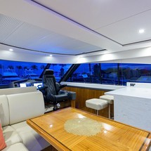 Riviera 5400 Sport Yacht