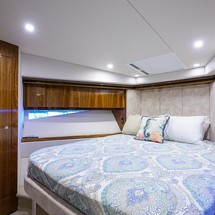 Riviera 5400 Sport Yacht