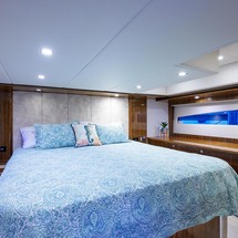 Riviera 5400 Sport Yacht