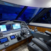 Riviera 5400 Sport Yacht