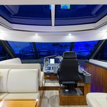 Riviera 5400 Sport Yacht