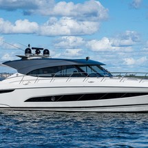 Riviera 5400 Sport Yacht