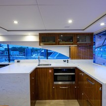 Riviera 5400 Sport Yacht