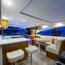 Riviera 5400 Sport Yacht