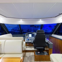 Riviera 5400 Sport Yacht