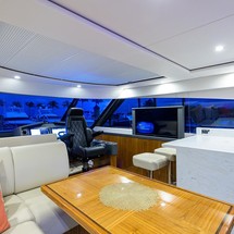 Riviera 5400 Sport Yacht