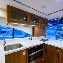 Riviera 5400 Sport Yacht