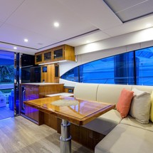 Riviera 5400 Sport Yacht