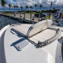 Riviera 5400 Sport Yacht