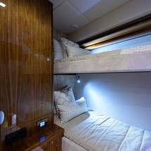 Riviera 5400 Sport Yacht