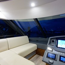 Riviera 5400 Sport Yacht