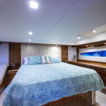 Riviera 5400 Sport Yacht