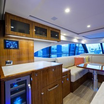 Riviera 5400 Sport Yacht