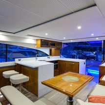 Riviera 5400 Sport Yacht