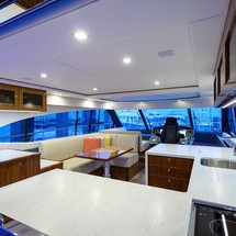 Riviera 5400 Sport Yacht