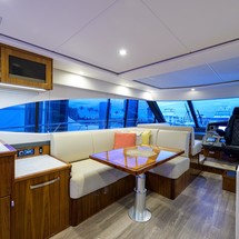 Riviera 5400 Sport Yacht