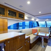 Riviera 5400 Sport Yacht