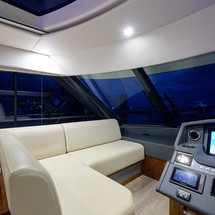 Riviera 5400 Sport Yacht