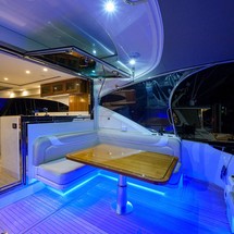 Riviera 5400 Sport Yacht