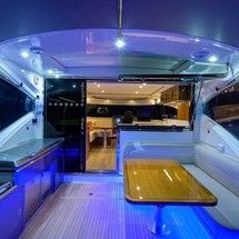 Riviera 5400 Sport Yacht