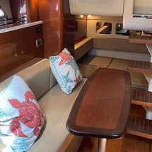 Sea Ray 330 Sundancer