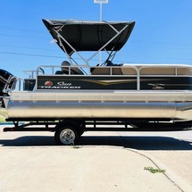 Sun Tracker Party Barge 18 DLX