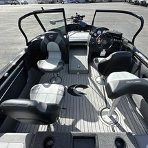 Crestliner 1750 Super Hawk