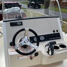 Boston Whaler 210 Dauntless