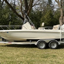 Boston Whaler 210 Dauntless