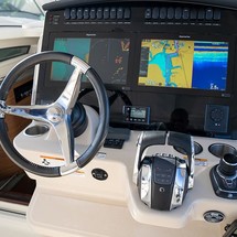 Boston Whaler 350 Realm