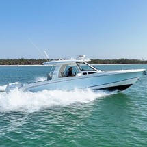 Boston Whaler 350 Realm