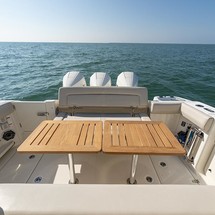 Boston Whaler 350 Realm