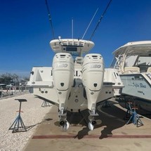Boston Whaler 330 Outrage