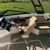 Sea Ray SPX 210