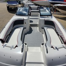 Splendor 240 cuddy cabin