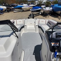 Splendor 240 cuddy cabin