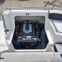 Splendor 240 cuddy cabin