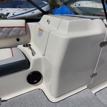 Splendor 240 cuddy cabin