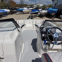 Splendor 240 cuddy cabin