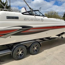 Splendor 240 cuddy cabin