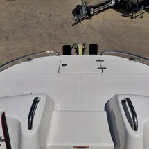 Splendor 240 cuddy cabin