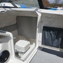 Splendor 240 cuddy cabin