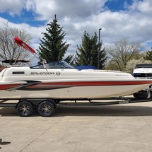 Splendor 240 cuddy cabin