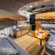 Riviera 5400 Sport Yacht