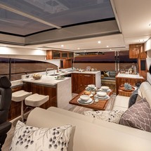 Riviera 5400 Sport Yacht