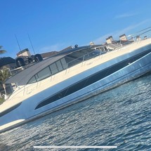 Riviera 5400 Sport Yacht